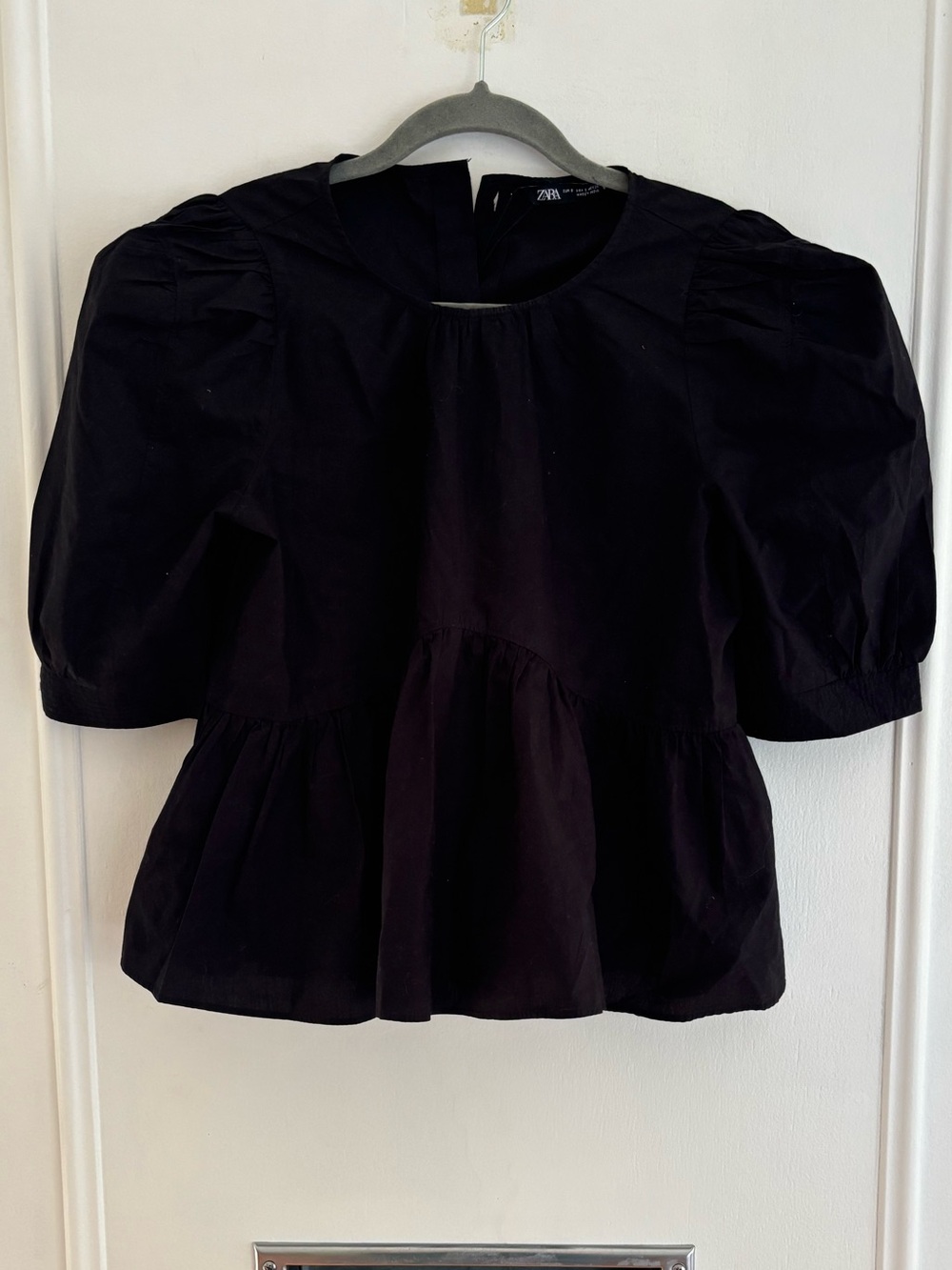 NWT ZARA SHORT PUFF SLEEVE BLACK TOP BLOUSE SIZE S BUTTON-BACK, see description
